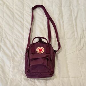 Fjallraven Kånken Mini Backpack in Plum Purple (Dark Purple/Violet)